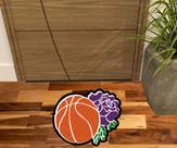 Tapete bola de basket e flor para decoração.