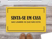 Tapete Capacho Decorativo Entrada Porta Sala Sinta-se em casa, mas lembre-se que não está Amarelo