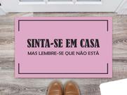 Tapete Capacho Decorativo Entrada Porta Sala Sinta-se em casa, mas lembre-se que não está LGBTQIA+