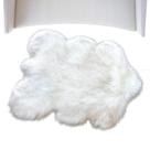 Tapete de pele sintética de urso polar Fur Accents 76 x 122 cm branco