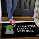 Tapete para Apartamento Mestre Yoda Trazer Pizza Você Deve - 60 X 40cm Tapete para Apartamento Mestre Yoda Trazer Pizza Você Deve - 60 X 40cm