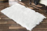 Tapete Peludo de Pele Sintética Walk on Me 61 x 91 cm Branco Antiderrapante