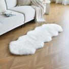 Tapete Runner Duduta branco de pele de carneiro sintética 60x180cm Fluffy Shag