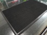 Tapete waterkap preto com bordas flex preta Tapete waterkap preto com bordas flex preta