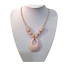 Tendencia colar fashion em resina - nude