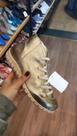 Tenis confort dourado