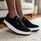 Tênis Feminino Via Marte Nobuck com Detalhe Lateral Preto