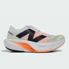 Tenis New Balance Rebel V4 - feminino - branco e laranja