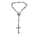 Terço com Crucifixo Prateado Conta 6 mm Cor Pérola
