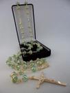 Terço cristal aust. verde claro 8x6mm esp. - folh. ouro