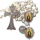 Terço de Noiva de Luxo Cravejado com Broche de Lapela Nossa Senhora de Guadalupe Qualidade Resinado Alto Padrão Premiu Terço de Noiva de Luxo Cravejado com Broche de Lapela Nossa Senhora de Guadalupe Qualidade Resinado Alto Padrão Premiu