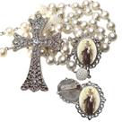 Terço de Noiva de Luxo Cravejado com Broche de Lapela Nossa Senhora do Carmo Qualidade Resinado Alto Padrão Premium Ca Terço de Noiva de Luxo Cravejado com Broche de Lapela Nossa Senhora do Carmo Qualidade Resinado Alto Padrão Premium Ca