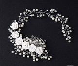 Tiara com Flores e Pérolas para Noivas Tiara com Flores e Pérolas para Noivas