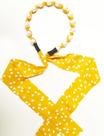 Tiara Monó Pérolas e Tecido Amarelo Corações