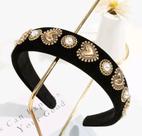 Tiara preta com detalhes em dourado