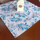 Toalha centro de mesa 70 x 70 - folha cinza e azul