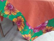 Toalha de Mesa de Algodão Laranja com Barra de Chita Verde e Flores 1,50x1,50m