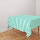 Toalha De Mesa Quadrada 4 Lugares Tecido Oxford Mini Corações Verde Água e Branco TL93 - 140x140cm