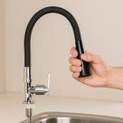 Torneira de Mesa em Silicone com Ducha para Cozinha Preta Acessório Prático e Flexível