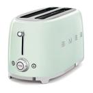 Torradeira Smeg 50's Retro de 4 fatias em verde pastel com 6 folhas douradas