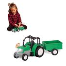 Trator de brinquedo acionado pela Battat Micro em escala 1:24 com reboque