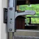 Trava para Tela de Porta de RV WanDwel Alumínio Mão Direita Trava para Tela de Porta de RV WanDwel Alumínio Mão Direita