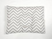 Travesseiro para Berço Estampado Chevron cinza e Branco Furinho para Cabeça 100% algodao Tricoline