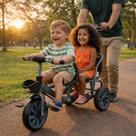 Triciclo Infantil Duplo 2 Lugares com Empurrador e Haste Guia Cesto e Campainha Triciclo Infantil Duplo 2 Lugares com Empurrador e Haste Guia Cesto e Campainha