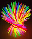 Tubo 100 pulseiras neon brilham na luz negra para festa, balada, casamento Tubo 100 pulseiras neon brilham na luz negra para festa, balada, casamento