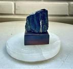 Turmalina Negra com base de madeira escura. Aprox 300 gr Turmalina Negra com base de madeira escura. Aprox 300 gr