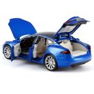 Um novo modelo de carro de liga leve Tesla Model S funde veí