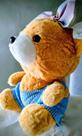 Ursa de pelúcia caramelo com laço Xadrez 21cm AP Toys