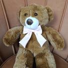 Urso pelúcia 50 e 100cm com laço removível - cor mel