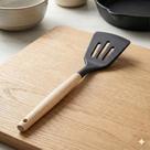 Utensílio de Silicone e Bambu - Espátula Vazada Preta