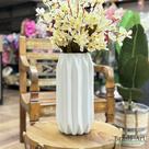 Vaso de Cerâmica Off White Facetado Design Moderno e Sofisticado