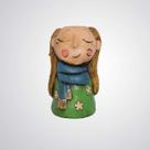 Vaso de Uma Menina com Cachecol Sorrindo Vaso de Uma Menina com Cachecol Sorrindo
