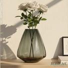 Vaso Decorativo de Vidro Triângulo Fumê Geometria Minimalista Vaso Decorativo de Vidro Triângulo Fumê Geometria Minimalista