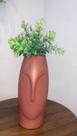 Vaso em Cerâmica Decorativo Escultural 24,6 cm x 11,6 cm x 6,3 cm Design Artístico em Terracota