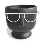 Vaso Formato Rosto com Óculos em Cerâmica Decorativo 17x17cm