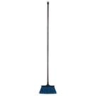 Vassoura Multiuso de Nylon 19cm com Cabo de Madeira de 1,20m - Nobre