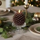 Vela LED sem chama Luminara Pinecone 9x10 cm marrom