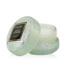 Vela Voluspa Macaron White Cypress: 15h de tempo de queima Vela Voluspa Macaron White Cypress: 15h de tempo de queima