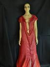 Vestido em chiffon de crepe e cetim vermelho sangue. (Tam: P/M)