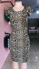 Vestido estampa de onça mídi, veste até o 44, tecido viscose canelada. Com babado na manga, sem bojo