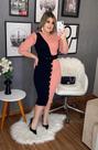 Vestido feminino midi acinturado bicolor com cinto elegante.