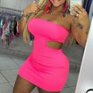 Vestido feminino na cor rosa aberto nas laterais sem alça com bojo removível TAM P