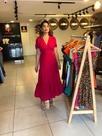 Vestido longo com decote