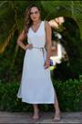 Vestido Longo Cor Branco Casual com Detalhes Laterais Aberto em Viscose e Linho Vestido Longo Cor Branco Casual com Detalhes Laterais Aberto em Viscose e Linho