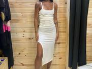 Vestido Longo Feminino Na Cor Branca Aberto Na Lateral Esquerda Com bojo TAM P