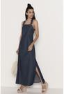Vestido longo jeans com alças ajustáveis